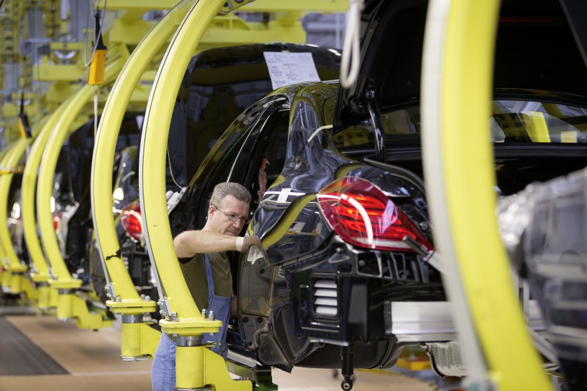 W222 Mercedes-Benz S-Class rolls off production line 180096