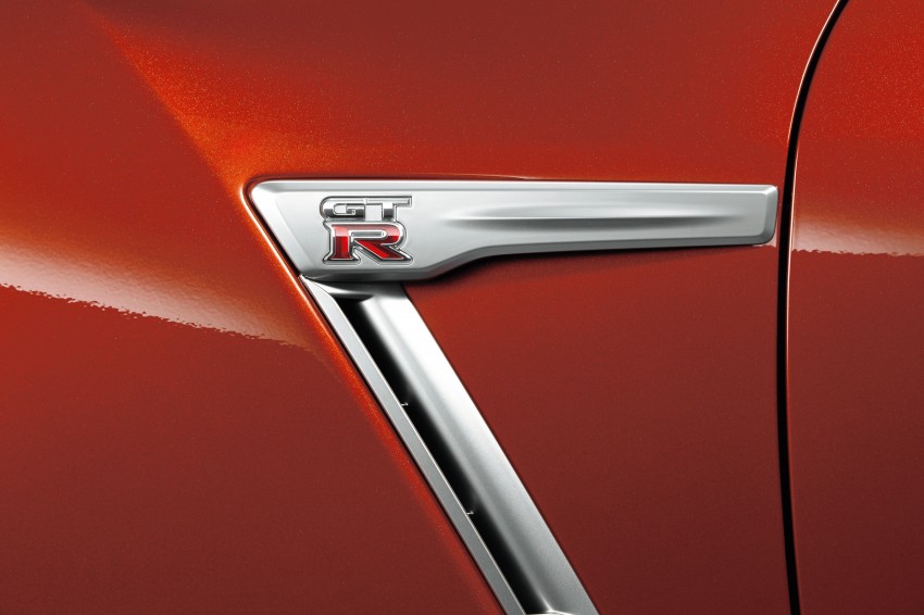 2014 Nissan GT-R facelift unveiled in Tokyo with updated suspension and looks 212310