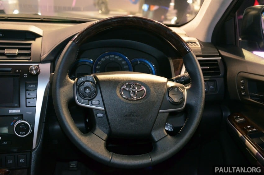 Toyota Camry Hybrid previewed at KLIMS13 209625