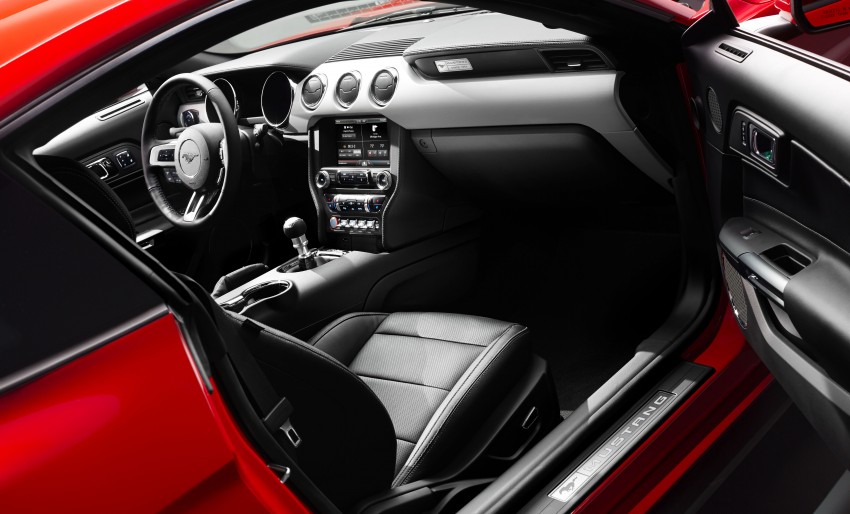 MEGA GALLERY: Ford Mustang coupe and convertible 216311