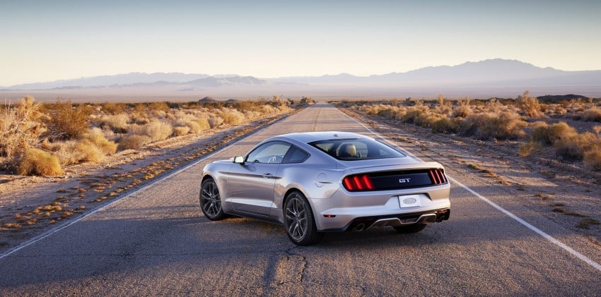 MEGA GALLERY: Ford Mustang coupe and convertible 216315