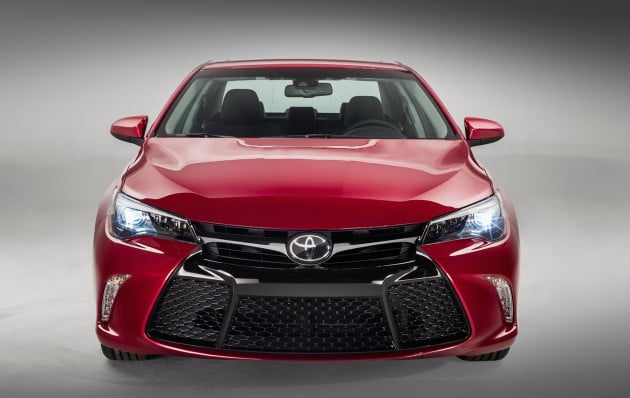 2015_Toyota_Camry_055