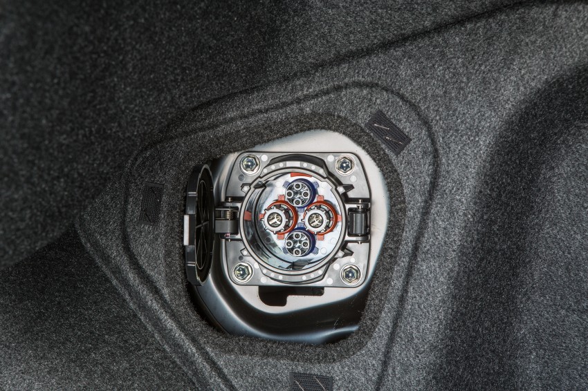 Toyota Mirai fuel cell vehicle officially revealed; touts a range of 483 km, available in second quarter of 2015 288828