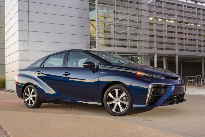Toyota Mirai fuel cell vehicle officially revealed; touts a range of 483 km, available in second quarter of 2015 288814