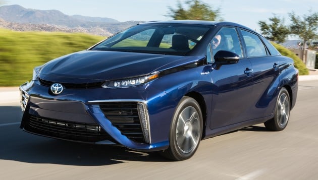 2016_Toyota_Fuel_Cell_Vehicle_022