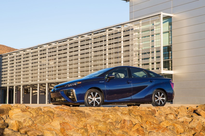 Toyota Mirai fuel cell vehicle officially revealed; touts a range of 483 km, available in second quarter of 2015 288801
