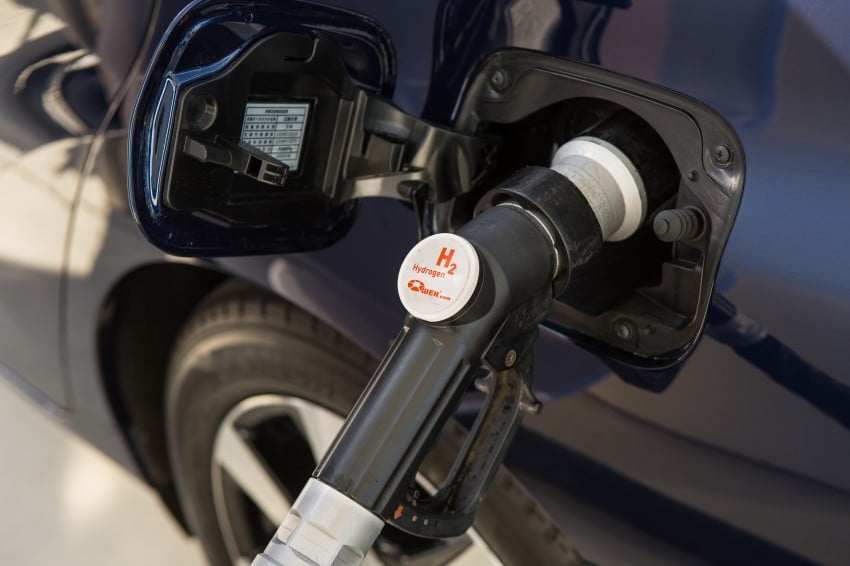 Toyota Mirai fuel cell vehicle officially revealed; touts a range of 483 km, available in second quarter of 2015 288800