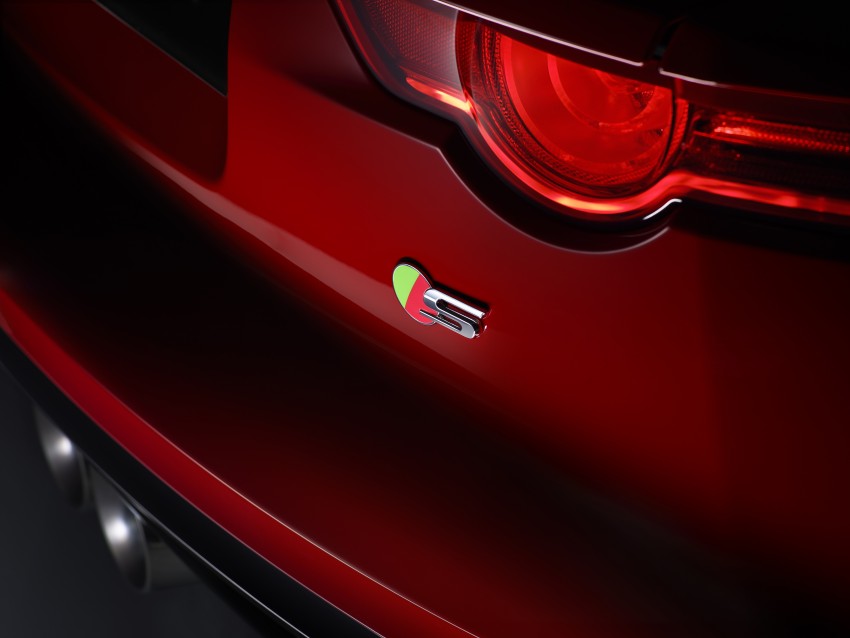 Jaguar F-Type gets manual option, 542 hp R cabrio 292070