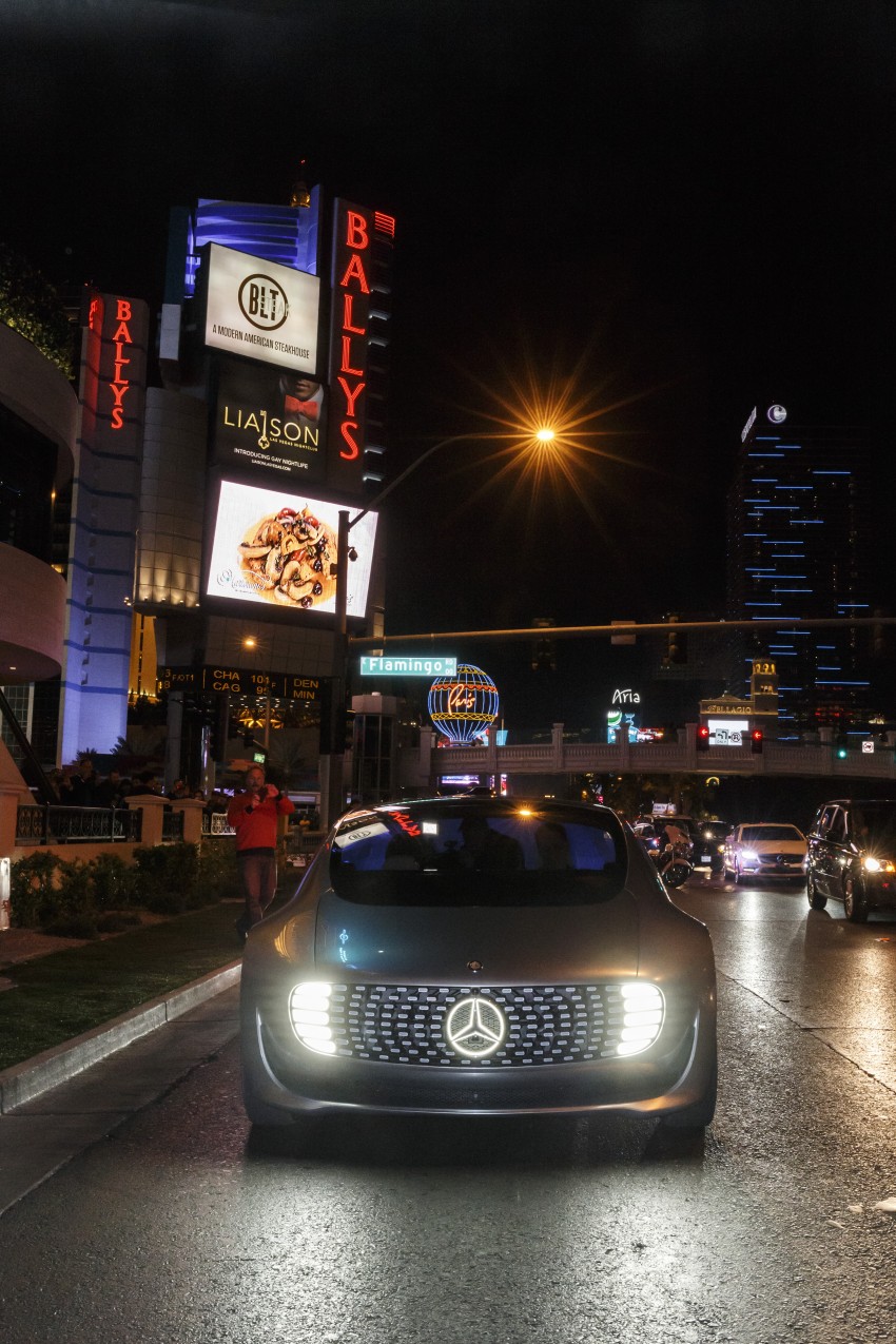 Mercedes-Benz F 015 Luxury in Motion debuts at CES 300795