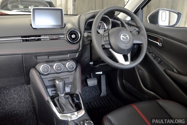 2015 Mazda 2 35