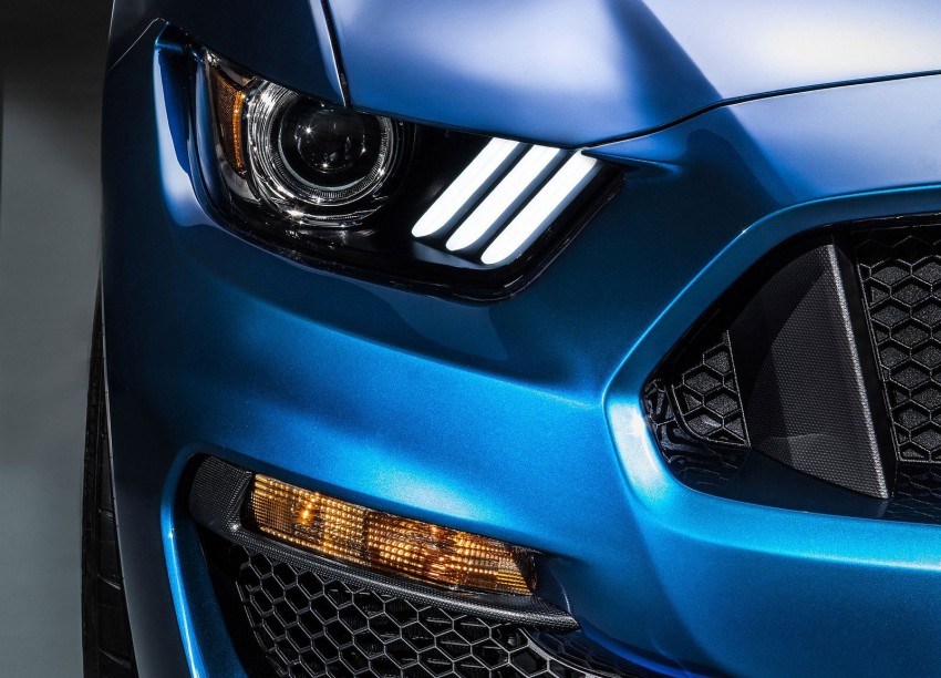 Shelby GT350R – the 5.2 V8 track-ready Ford Mustang 302681