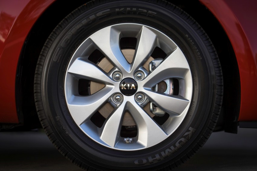 2016 Kia Rio Sedan – facelift debuts in Chicago 311658