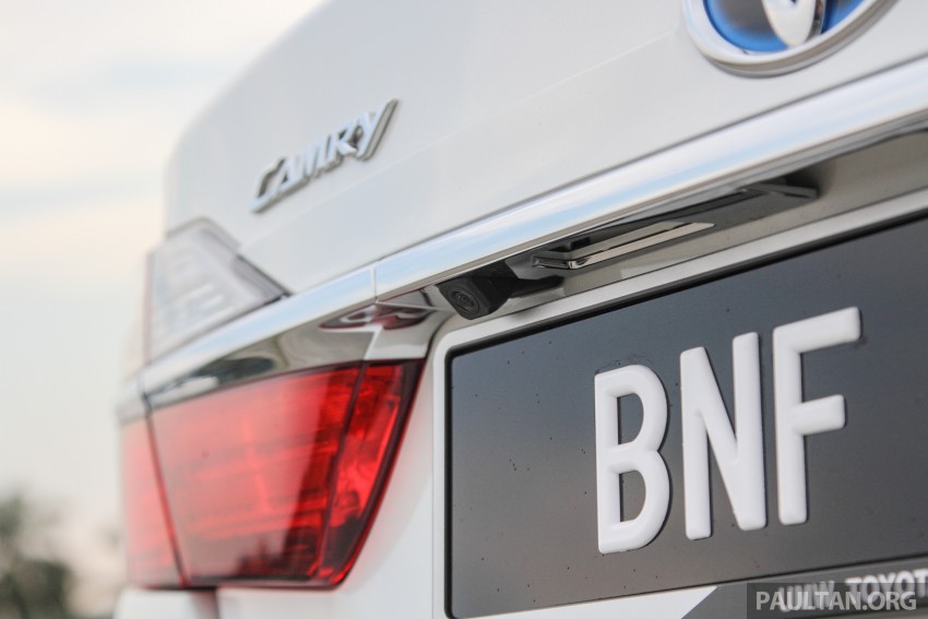 VIDEO: 2015 Toyota Camry Hybrid walk-around tour 333066