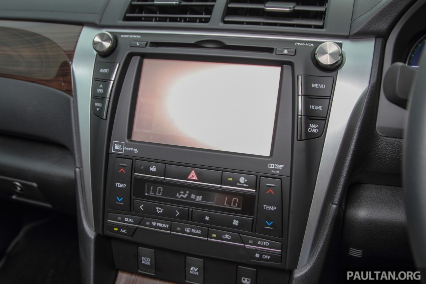 VIDEO: 2015 Toyota Camry Hybrid walk-around tour 333077