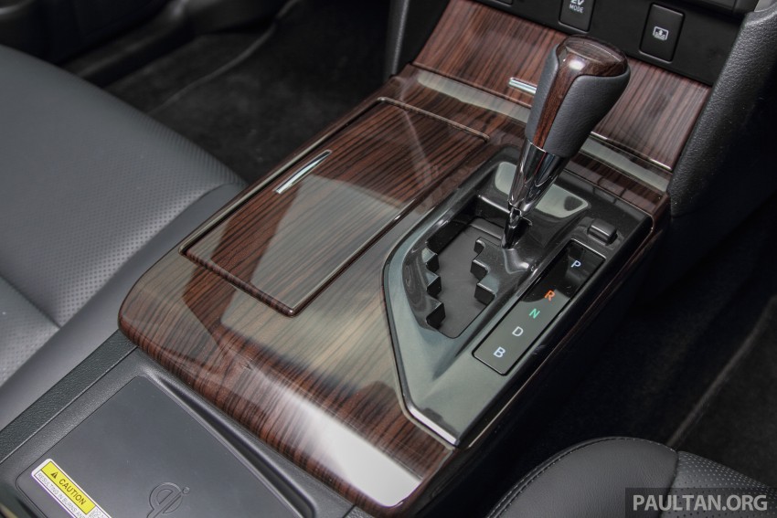 VIDEO: 2015 Toyota Camry Hybrid walk-around tour 333080