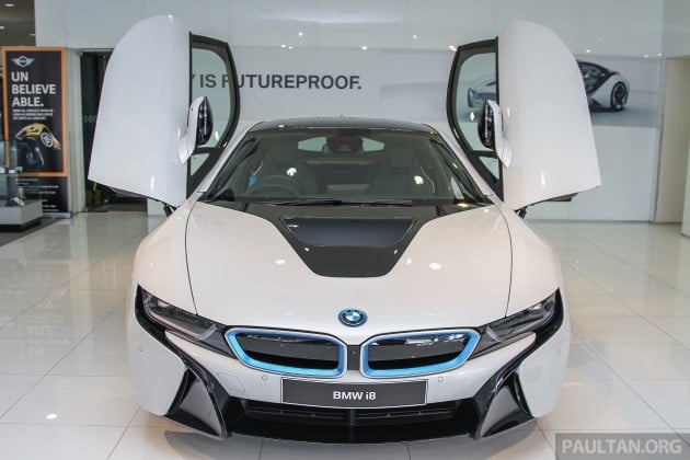 bmw-i8-showroom 1