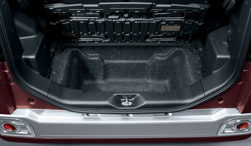 Toyota Pixis Mega – <em>kei</em> car with class-leading height 356380