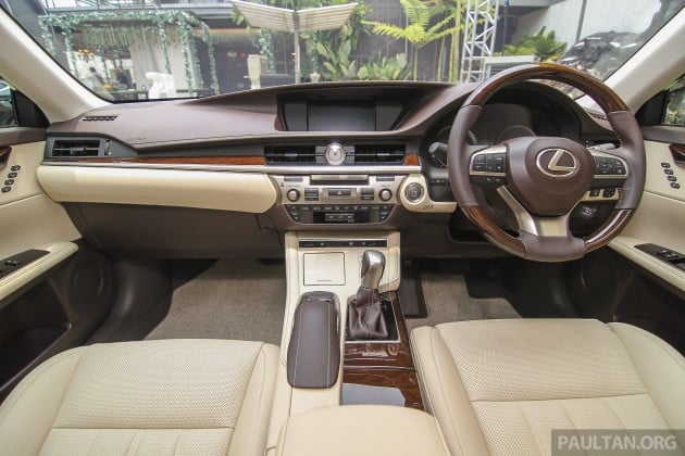 Lexus ES 250 Luxury 84