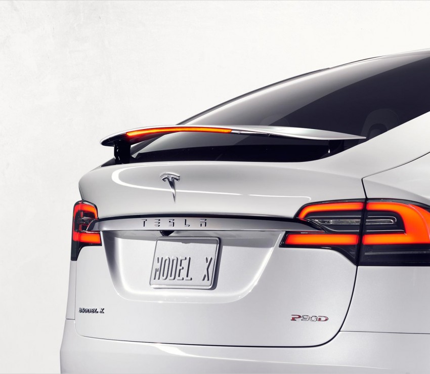 Tesla Model X finally debuts – three-row SUV detailed 385578