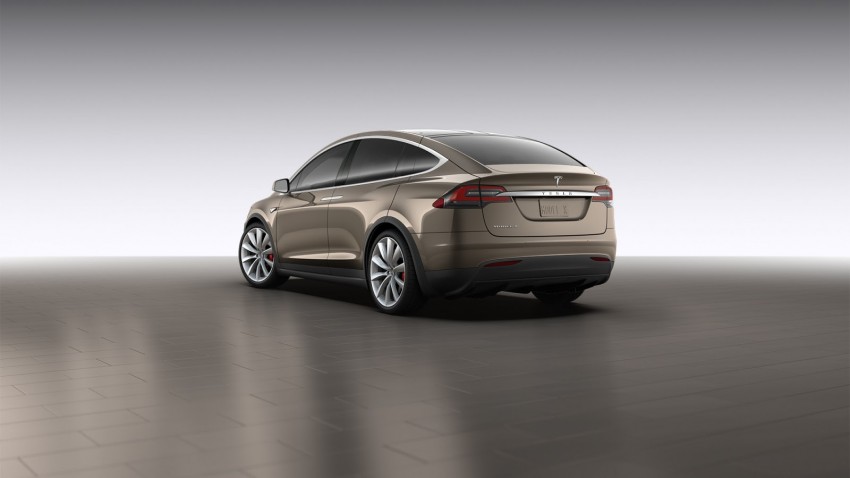 Tesla Model X – first pictures of production model out; has seven seats, is expensive, but ludicrously fast 374342