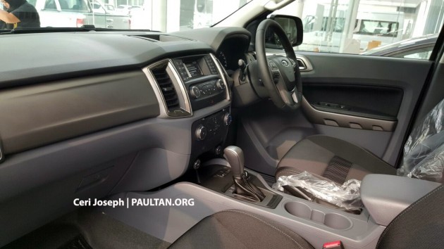 2015-ford-ranger-facelift-spied-in-showrooms-4