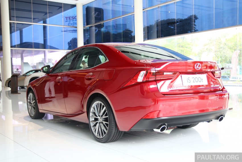 GALLERY: Lexus IS 200t Luxury spec in showroom 388863