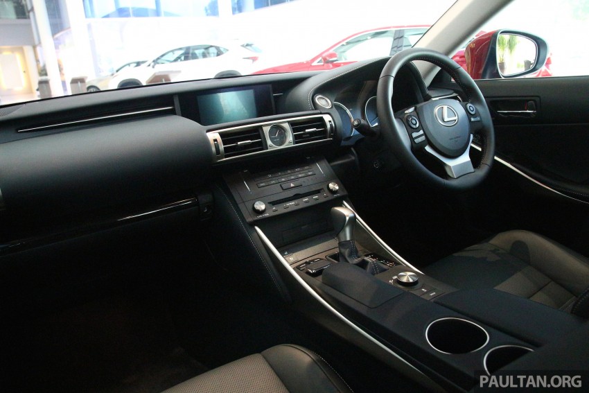 GALLERY: Lexus IS 200t Luxury spec in showroom 388867