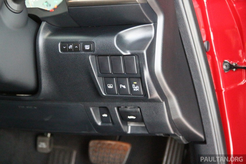 GALLERY: Lexus IS 200t Luxury spec in showroom 388895