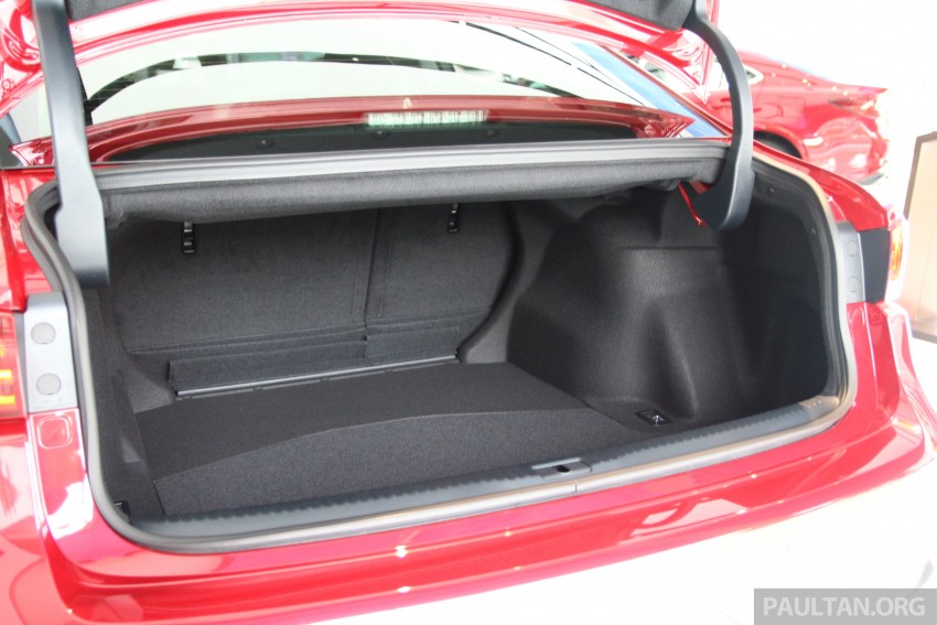 GALLERY: Lexus IS 200t Luxury spec in showroom 388905