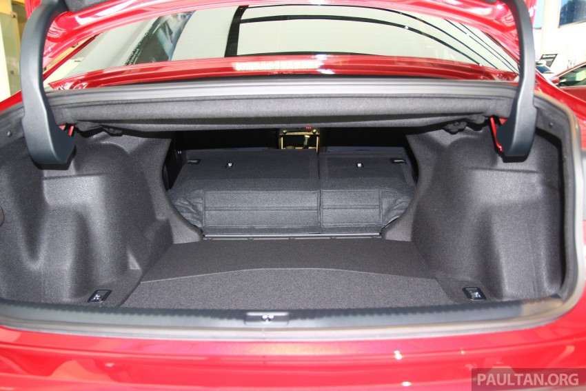 GALLERY: Lexus IS 200t Luxury spec in showroom 388907