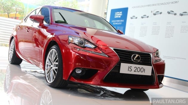 2015-lexus-is-200t-luxury-in-showroom- 067