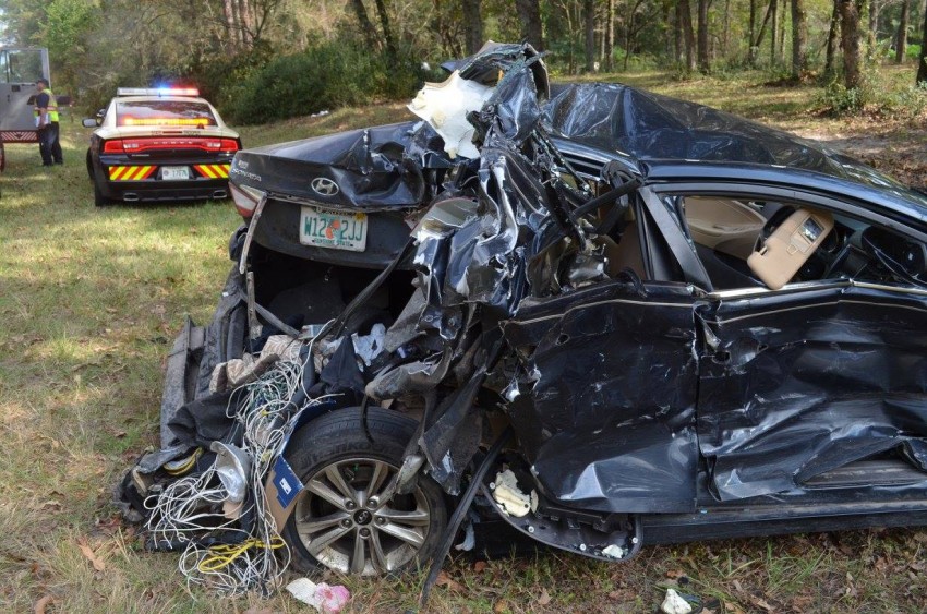 Children survive horrific accident – a clear example of how crucial child safety seats are in saving lives 403401