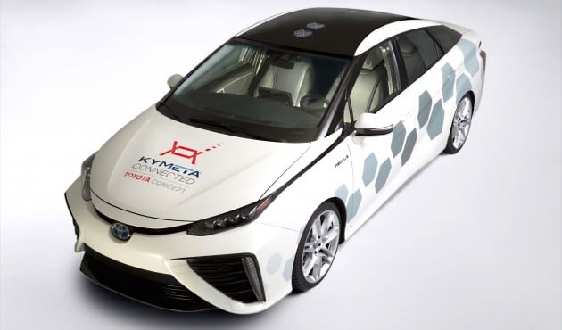 2016-toyota-mirai-satellite-communications- 001