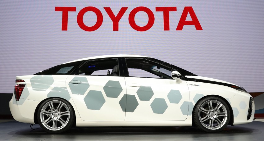 Toyota Mirai with satellite tech revealed at Detroit 428067