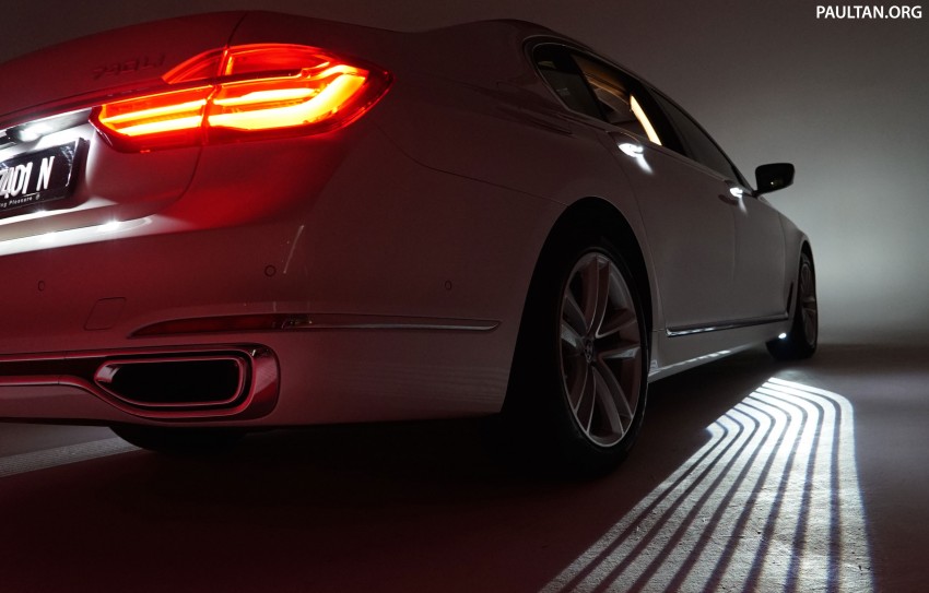 BMW Welcome Light Carpet – how does it work? 448826
