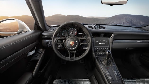 1797994_911_r_2016_porsche_ag