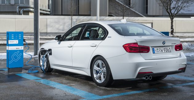 P90208287_highRes_bmw-330e-01-2016