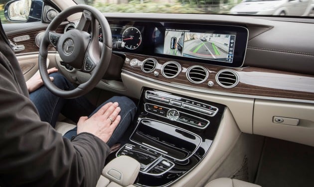 e-class-interior-handsfree