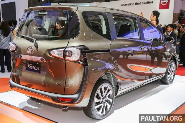 Toyota_Sienta-14