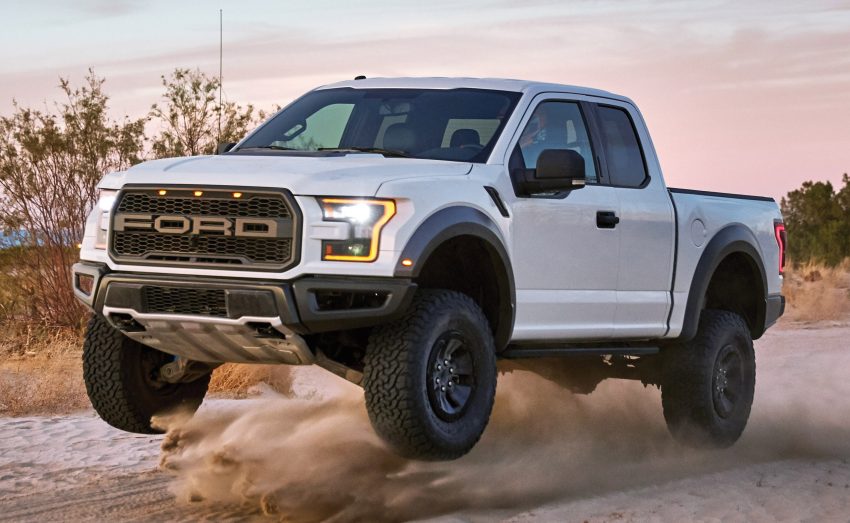 2017 Ford F-150 Raptor goes off-roading in the desert 486946