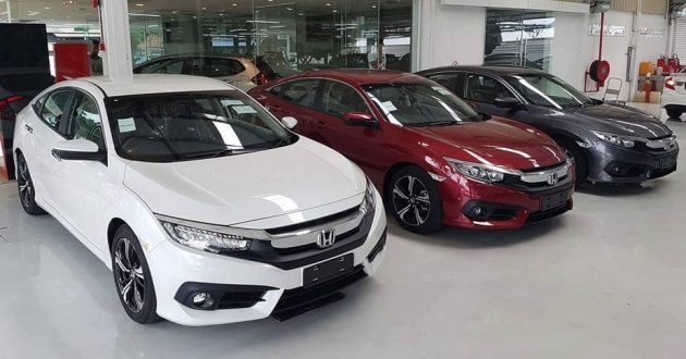 2016 Honda Civic in showroom 4