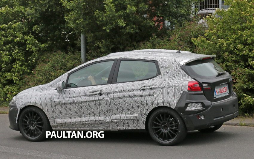 SPIED: 2017 Ford Fiesta ST wearing five-door body 511215