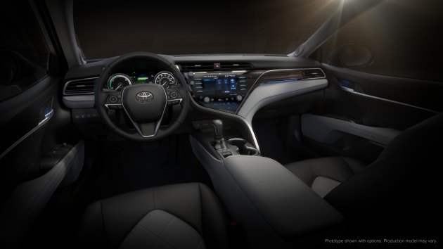 Toyota dedah Camry generasi baharu di Detroit – tampil lebih agresif, buang imej ‘sedan untuk ayah’