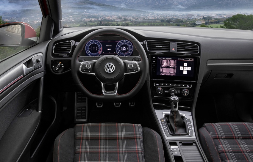 GALLERY: 2017 Volkswagen Golf Mk7 facelift – GTI, GTD, Golf Variant and 1.5 TSI play it up for the camera 611748