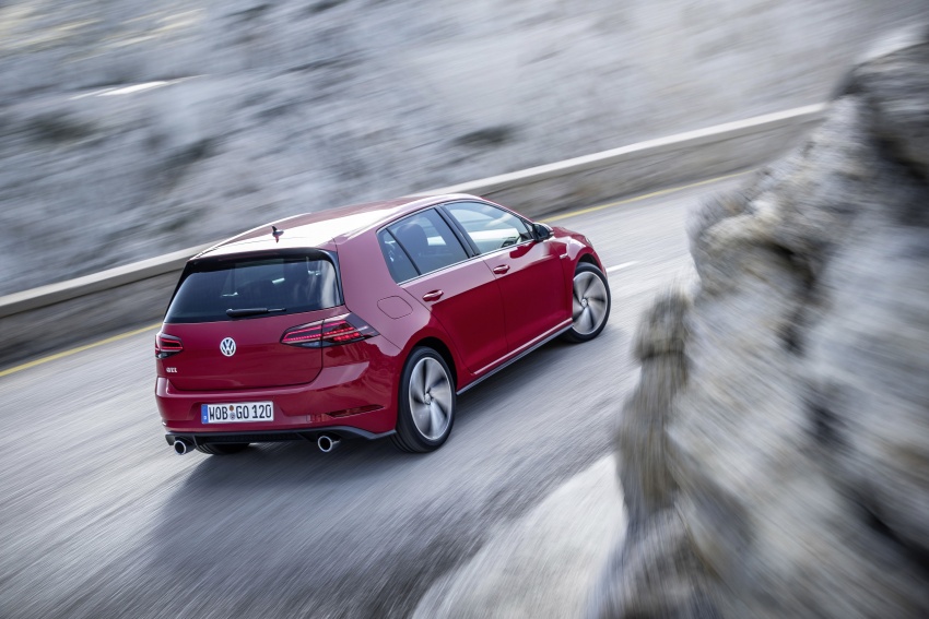GALLERY: 2017 Volkswagen Golf Mk7 facelift – GTI, GTD, Golf Variant and 1.5 TSI play it up for the camera 611757