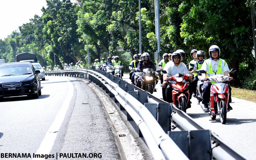Illegal for motorcycles to use the fast lane in Malaysia? 652536