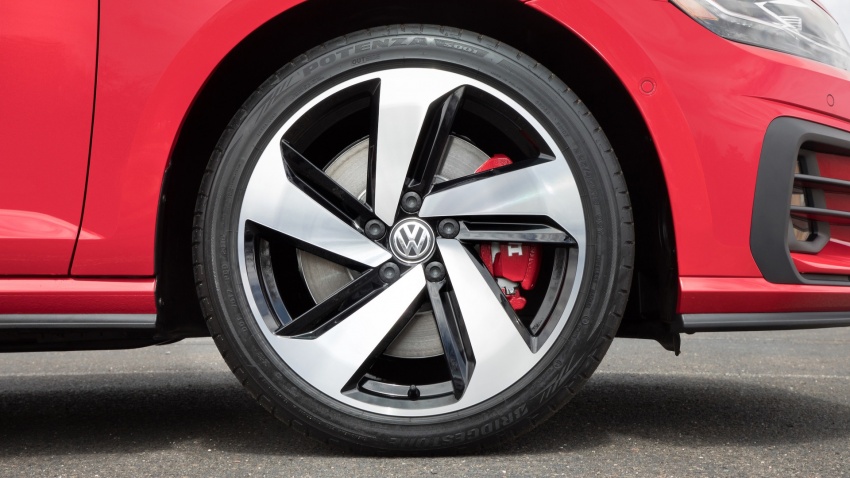 VW bakal pamer barisan Golf 2018 di New York 643353