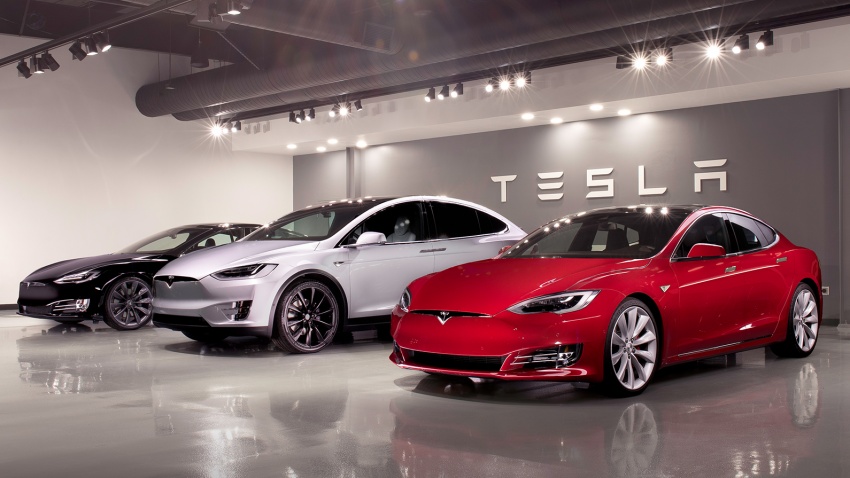 Tesla more than doubles revenue, but losses increase 654455