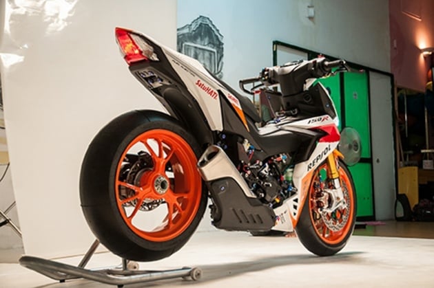 Honda RS150R diubahsuai guna barang superbike