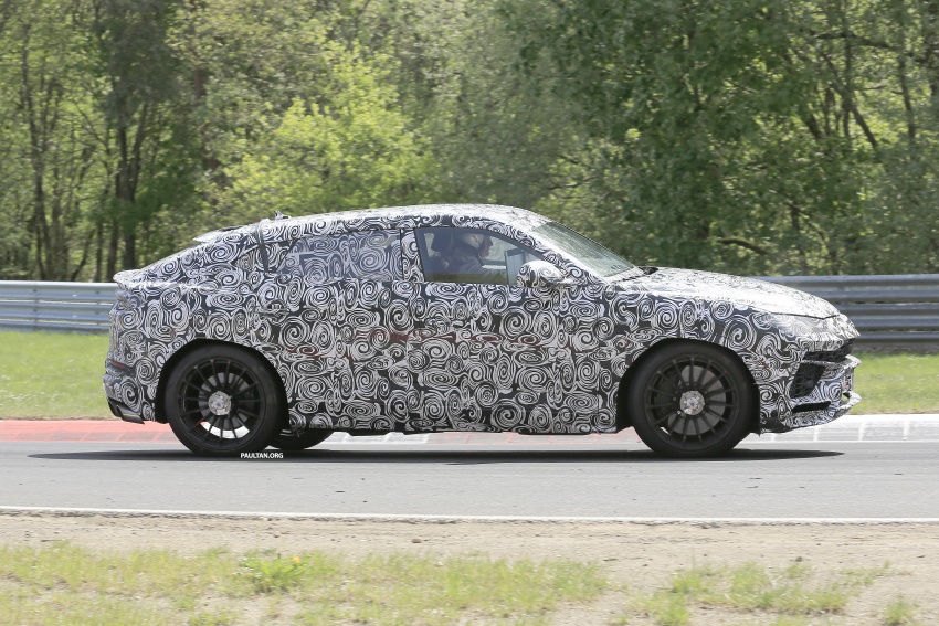 SPIED: Lamborghini Urus heads to the Nurburgring 663347